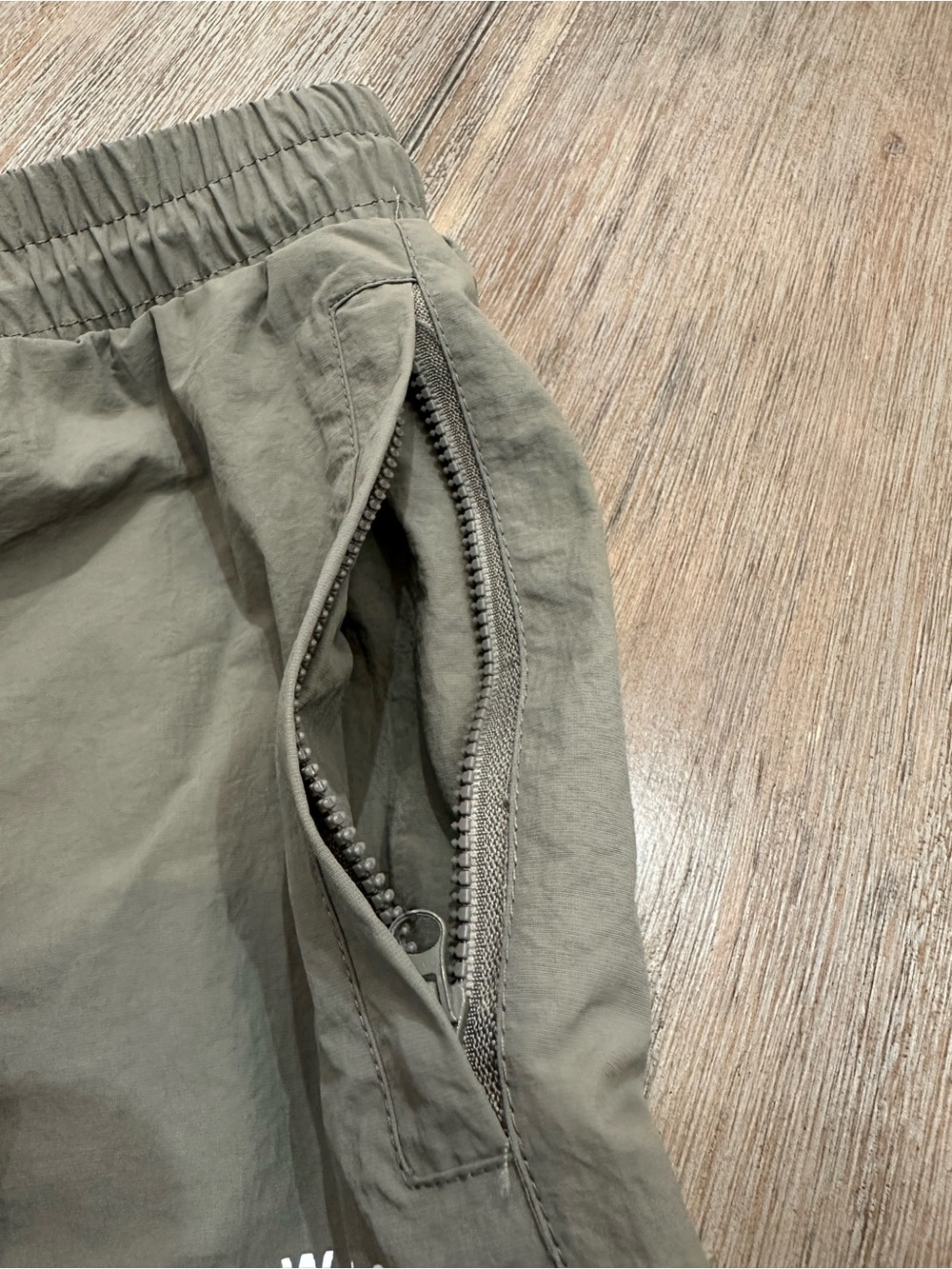 Wilo The Label Women’s Sage Parachute Pants | Size Large - Picture 2 of 11